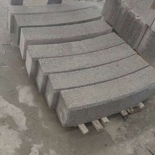 枣庄芝麻白弧形路牙石
