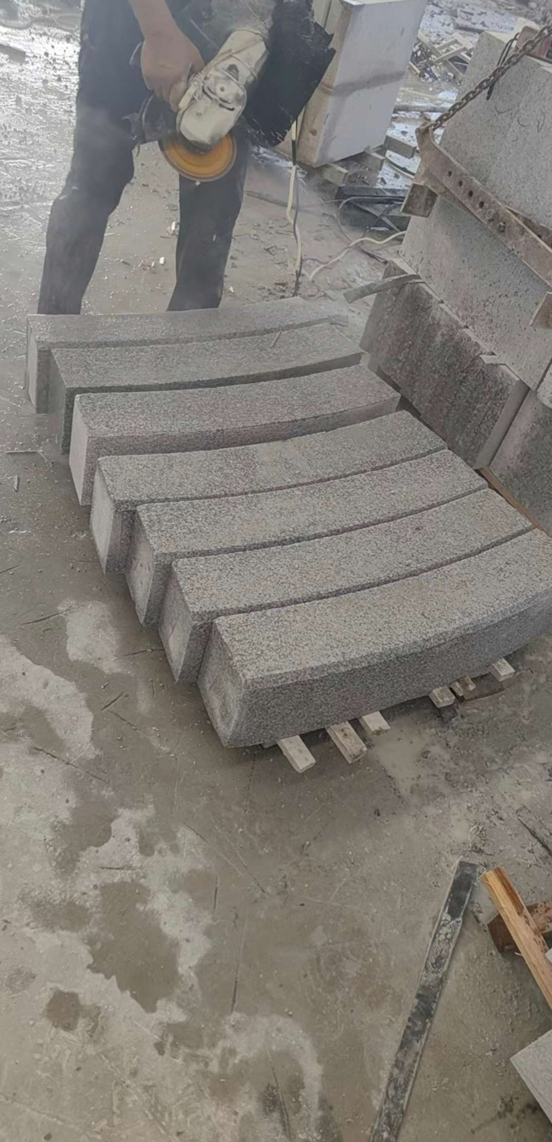 枣庄芝麻白弧形路牙石